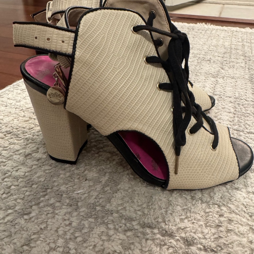 Juicy Couture Booties🖤